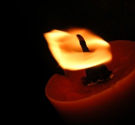Kerze als Zeichen der Hoffnung