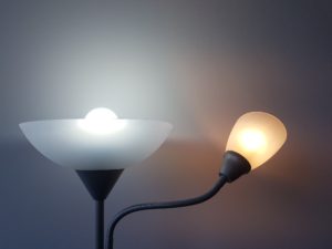 15 Watt Tageslichtlampe gegen 7 Watt Energiesparlampe